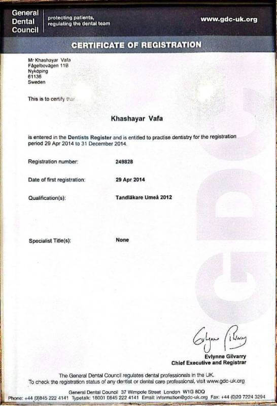 گواهی ثبت‌ نام در دندانپزشکان (Dentists Register) شورای عمومی دندانپزشکی انگلستان (GDC) برای خشایار وفا با صلاحیت Tandläkare Umeå، با تاریخ ثبت اولیه آوریل ۲۰۱۴.